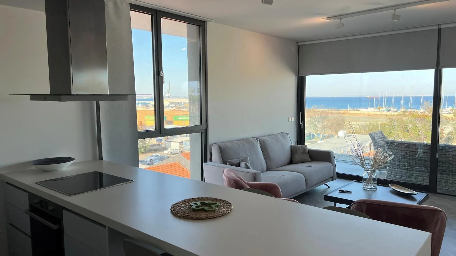Luxury Seaview Palm Beach Apartment 라르나카 키프로스