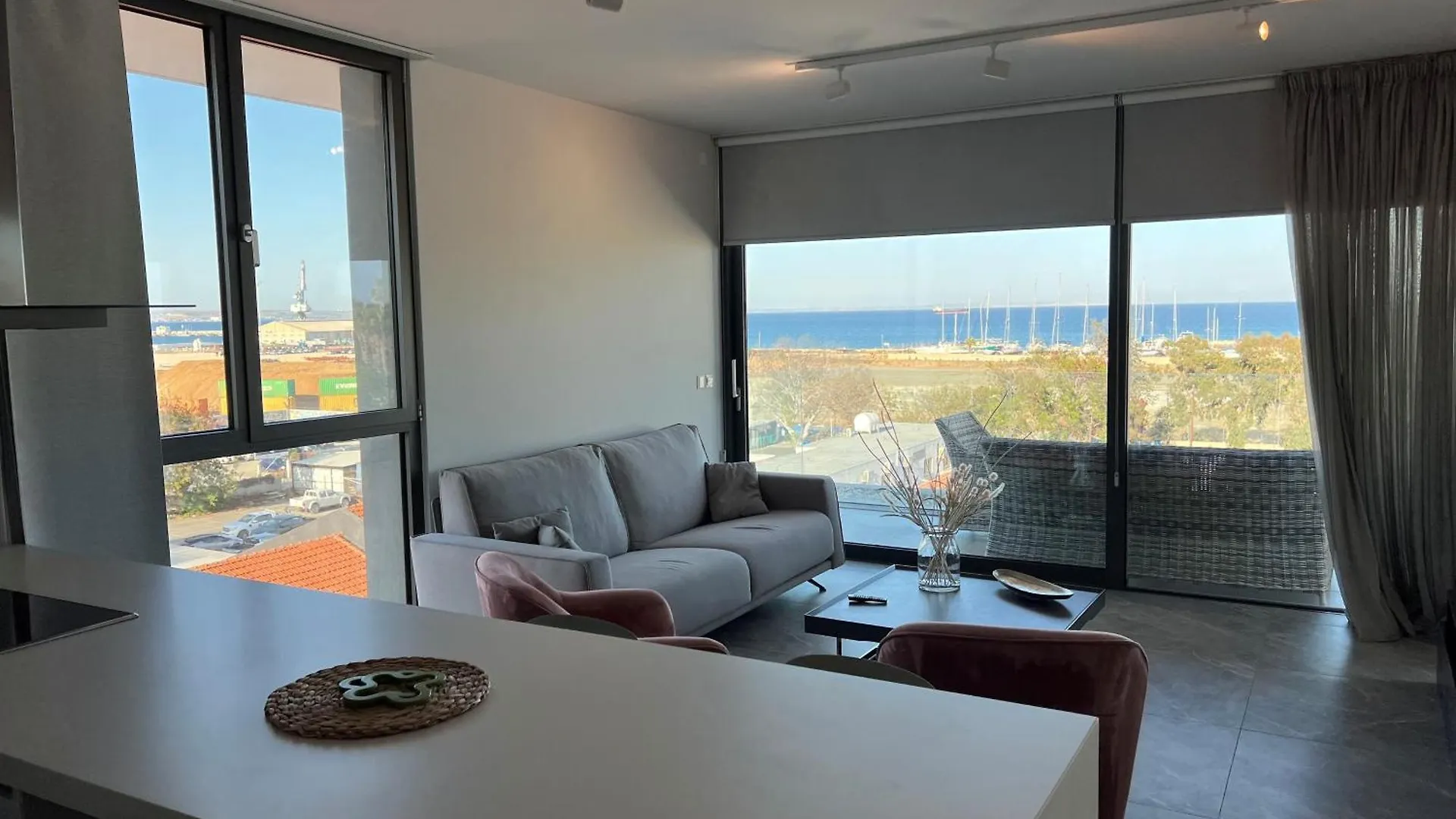 Luxury Seaview Palm Beach Apartment 라르나카 키프로스