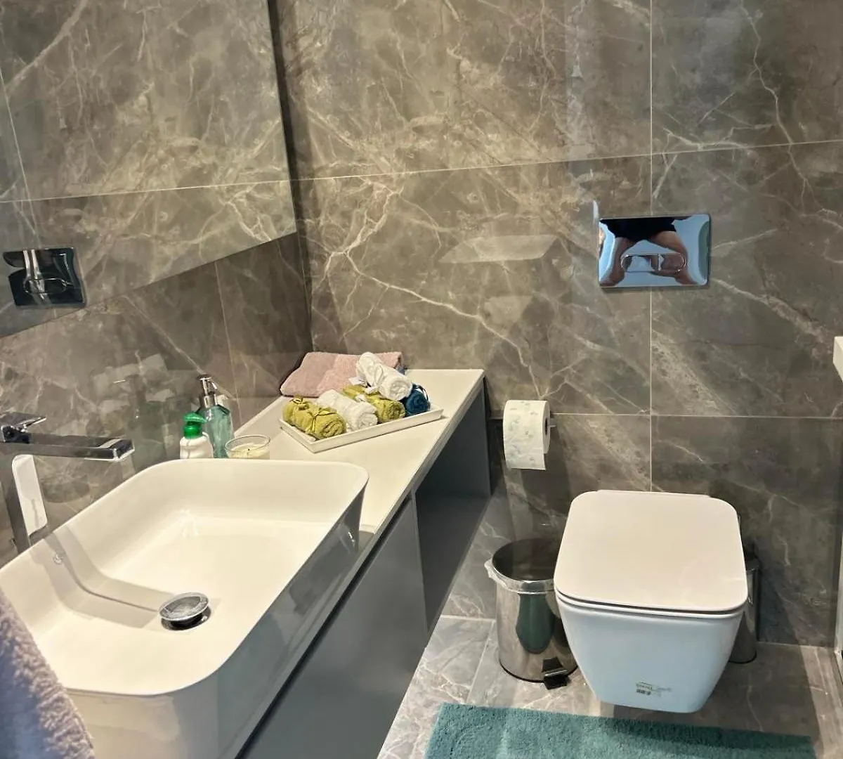 Luxury Seaview Palm Beach Apartment 라르나카